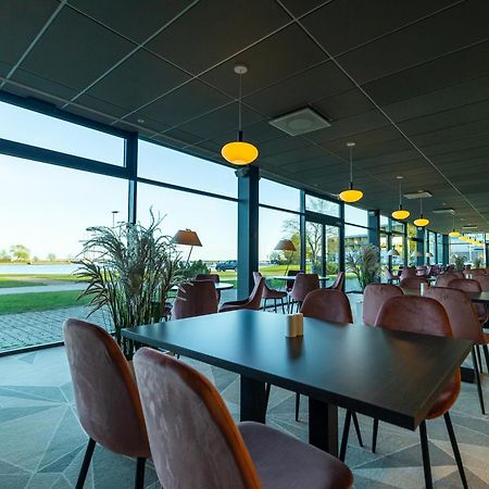 Oe Seaside Suites & Spa Kuressaare Buitenkant foto