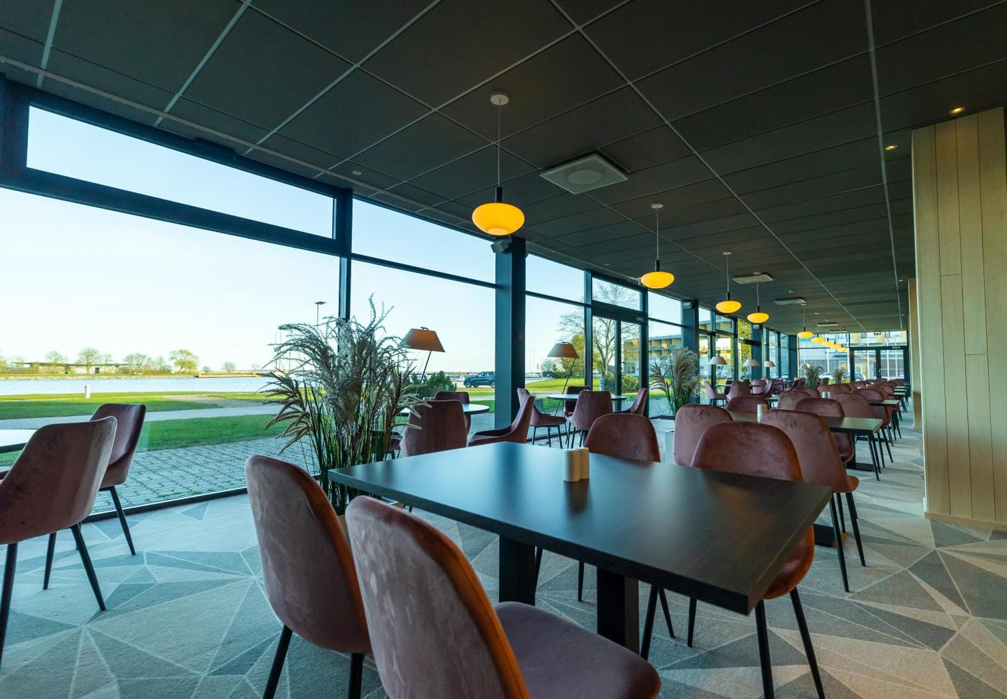 Oe Seaside Suites & Spa Kuressaare Buitenkant foto