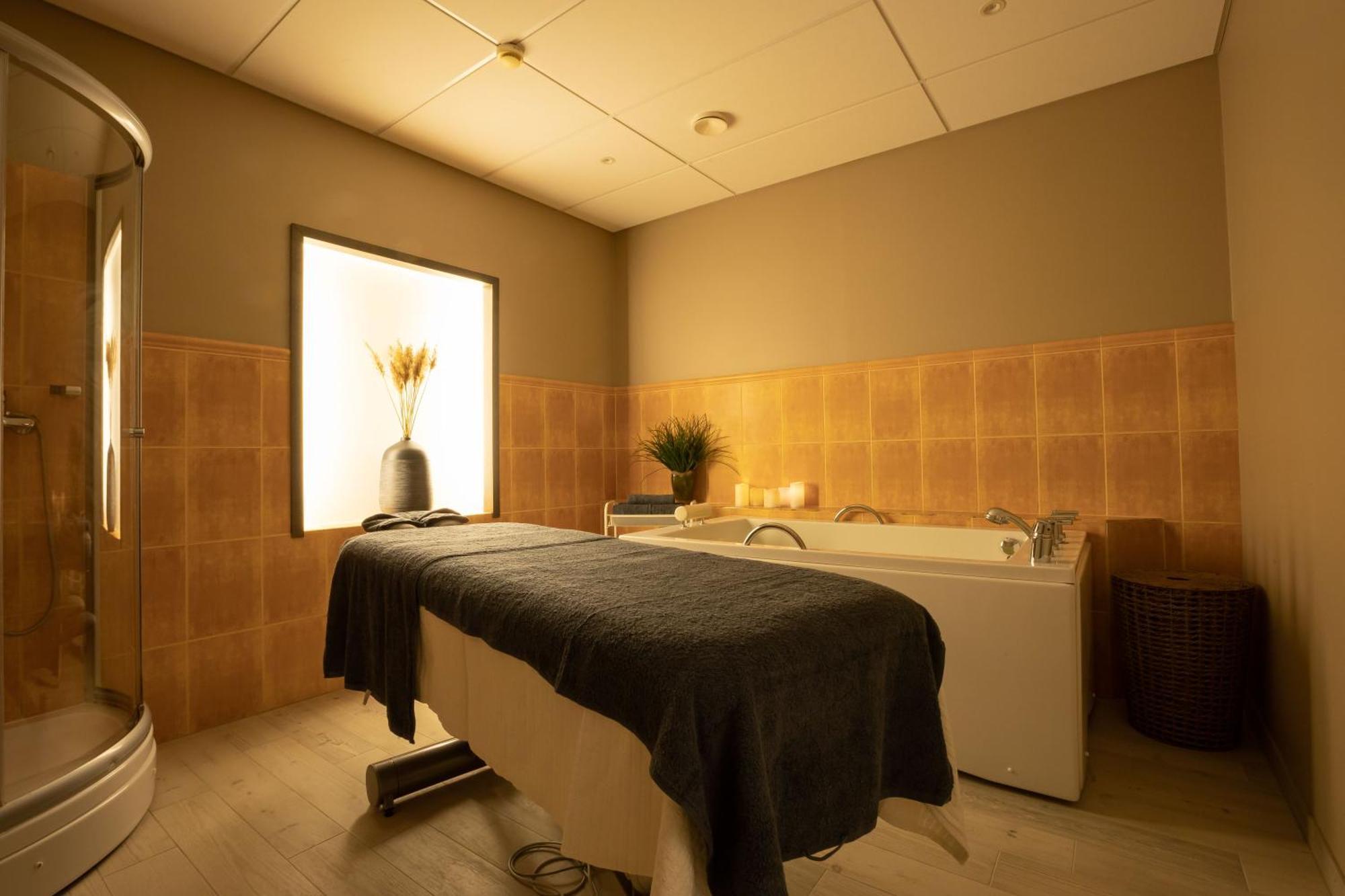 Oe Seaside Suites & Spa Kuressaare Buitenkant foto